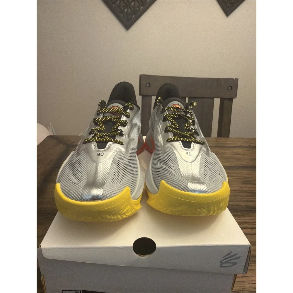 Under Armour advantage curry usps